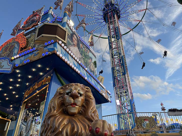 Bayern Tower auf dem Nürnberger Herbstfest (©Foto: Martin Schmitz)